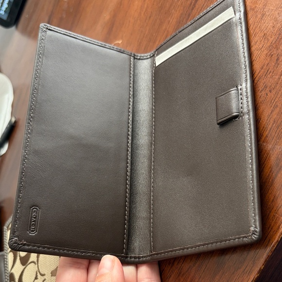 Vintage Coach Hampton Tan and Brown Signature Wallet - Picture 7 of 8